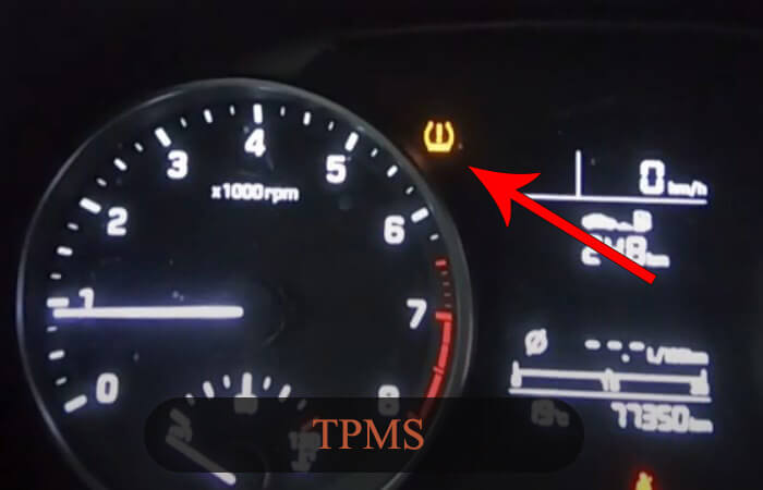 Ошибка проверьте tpms. После 80 км ч ошибка давления в шинах.